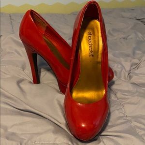 Shoe dazzle red platform pumps ***LAST CHANCE***